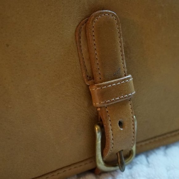 Gorgeous Vintage 1970's Tan Leather Coach Messenge - Picture 6 of 10